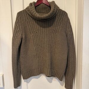Banana Republic Chunky Knit Italian Alpaca Yarn Turtleneck Sweater – Size M